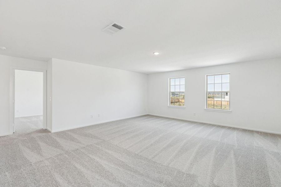 Spacious, unfurnished interior of a new home in River Ranch, Dayton (Image 25).