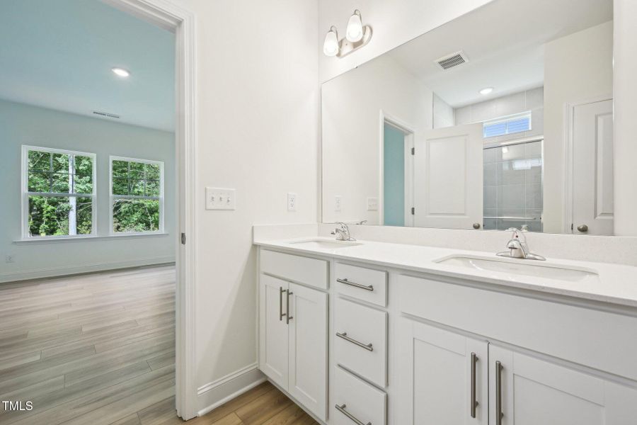 23-web-or-mls-Winding Crk Dr-2105-023