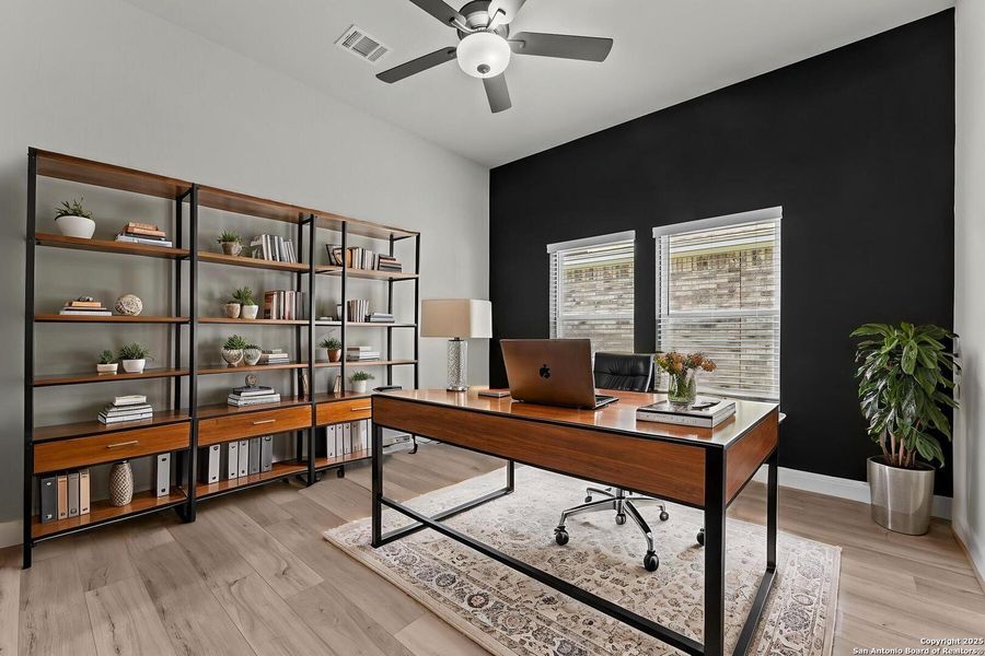 Furnished interior view inside a new home in Davis Ranch 60', San Antonio (Image 6). Furnished interior view inside a new home in Davis Ranch 60', San Antonio (Image 6).