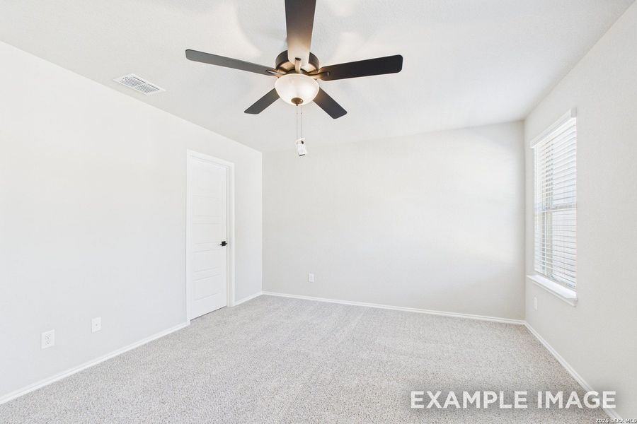 Spacious, unfurnished interior of a new home in Cedar Heights, San Antonio (Image 15).
