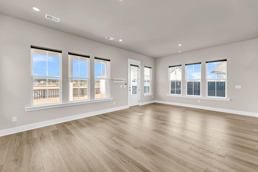 Spacious, unfurnished interior of a new home in Carnes Crossroads, Summerville (Image 15).