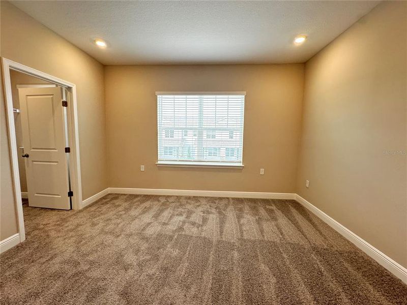 Spacious, unfurnished interior of a new home in , Winter Garden (Image 26).