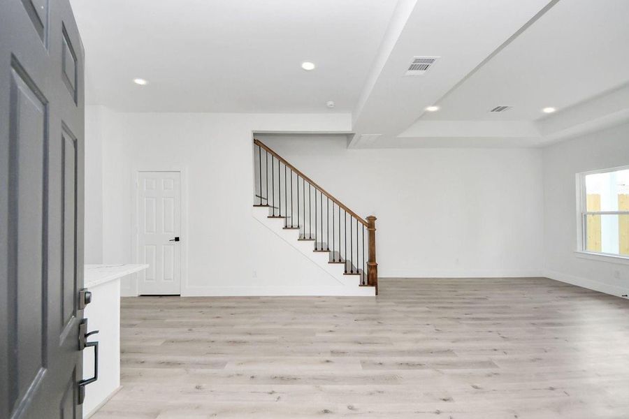 Spacious, unfurnished interior of a new home in , Houston (Image 14).