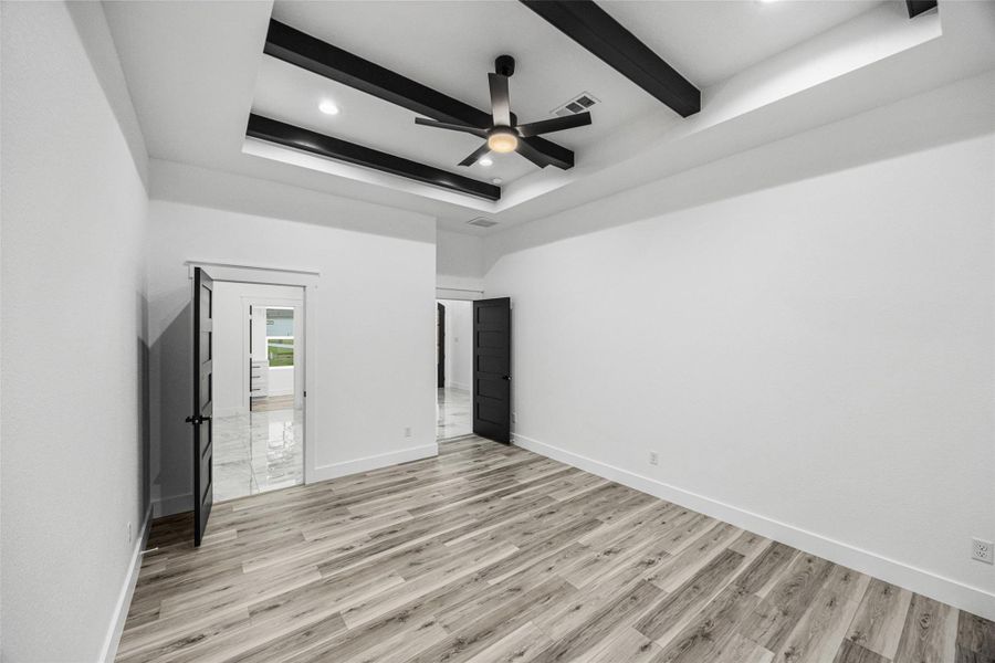 Spacious, unfurnished interior of a new home in , Conroe (Image 13).