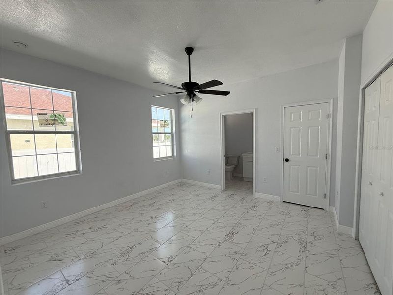 Spacious, unfurnished interior of a new home in , St. Petersburg (Image 25).