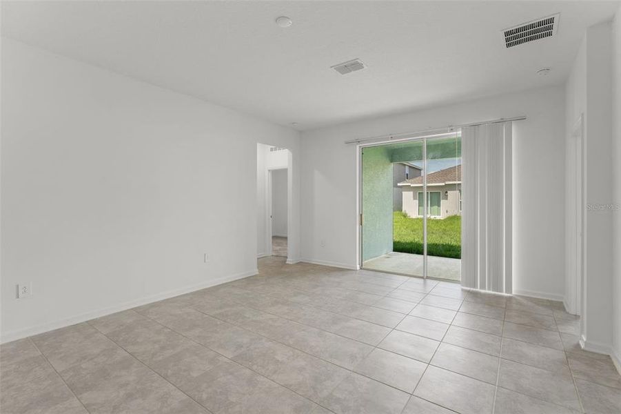 Spacious, unfurnished interior of a new home in Peace Creek Reserve, Winter Haven (Image 33).