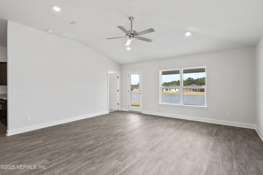 Spacious, unfurnished interior of a new home in Shadow Crest at Rolling Hills, Green Cove Springs (Image 9).