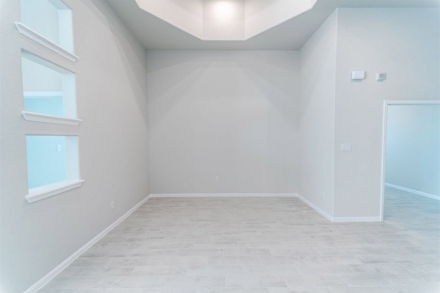 Spacious, unfurnished interior of a new home in Canterra Creek, Rosharon (Image 33).