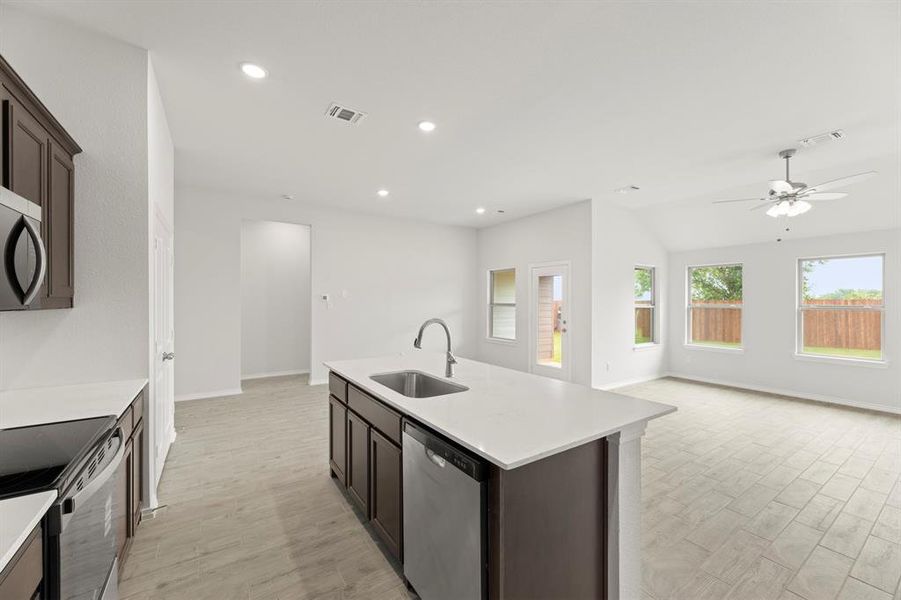 10. 8108 King Fisher - Kitchen (3) 10. 8108 King Fisher - Kitchen (3)