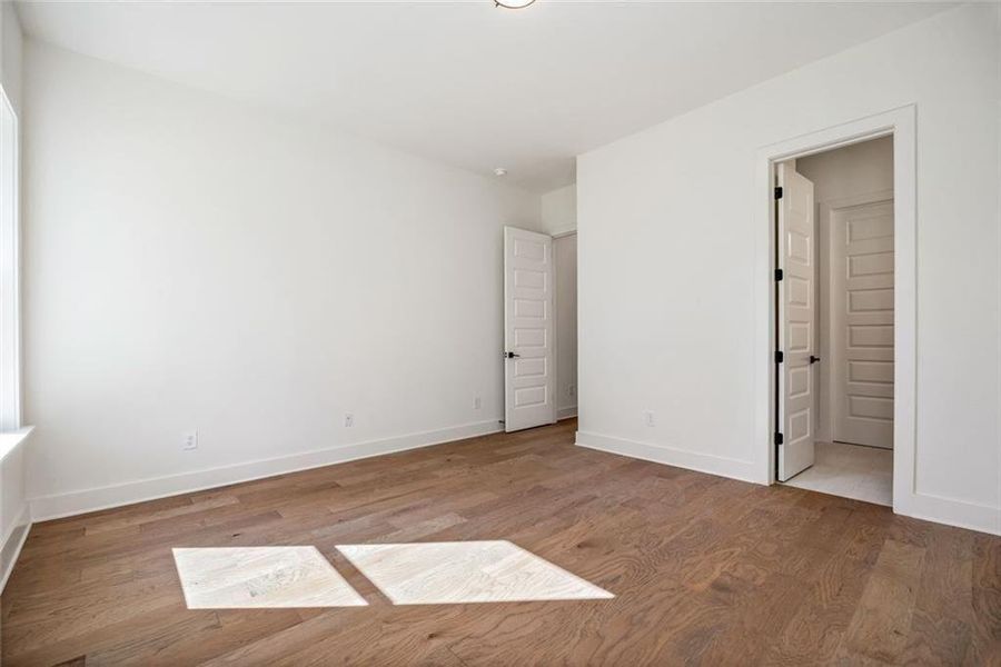 Spacious, unfurnished interior of a new home in Long Hollow Landing, Gainesville (Image 49).