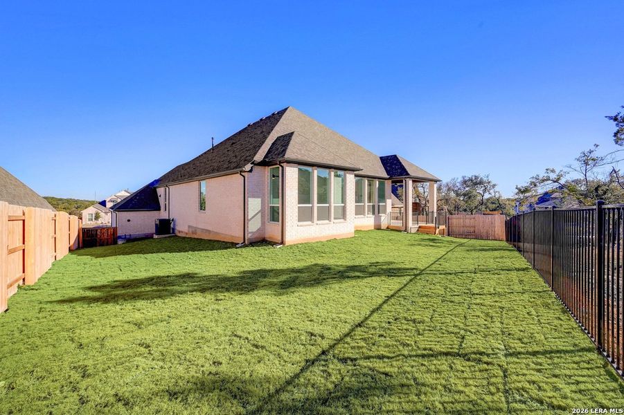 Exterior details and patio area of a home in La Cima, San Marcos (Image 3).