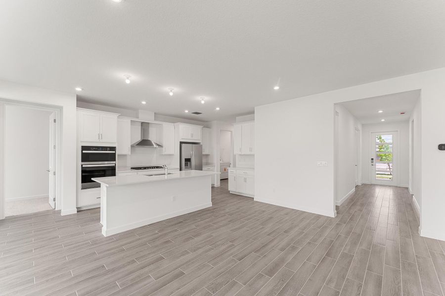 Spacious, unfurnished interior of a new home in Tradition - Kenley, Port St. Lucie (Image 13).