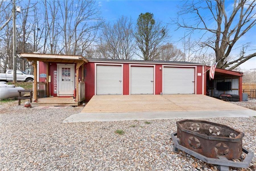 Exterior details and patio area of a home in , Demorest (Image 23).
