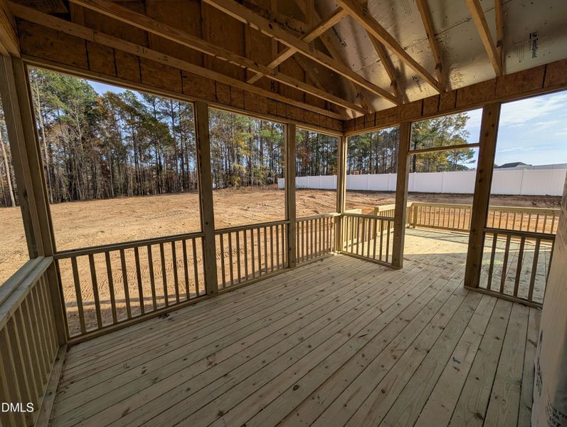 PXL_20251115_185126770