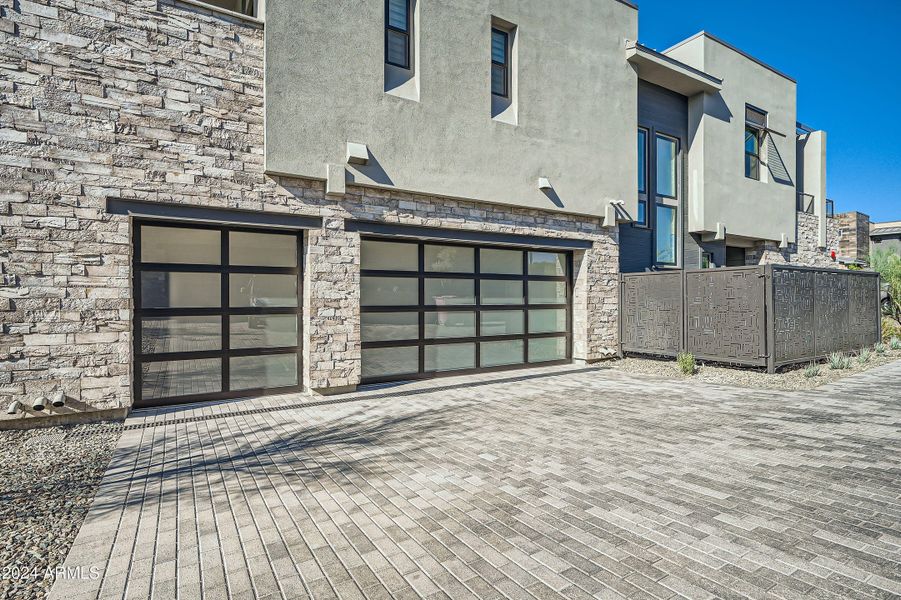 Driveway w/ 2.5 car garage