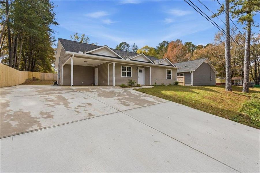 Exterior details and patio area of a home in , Rome (Image 20).
