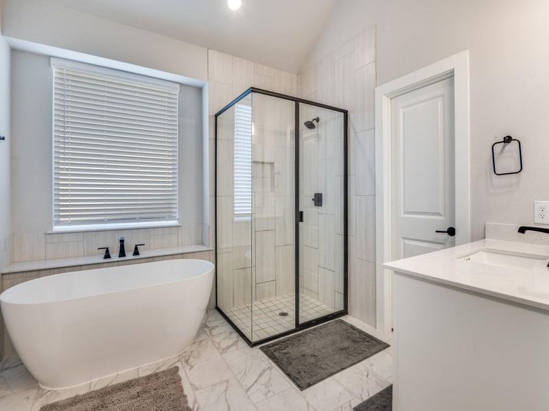 Furnished interior view inside a new home in Oaks of North Grove, Waxahachie (Image 19).