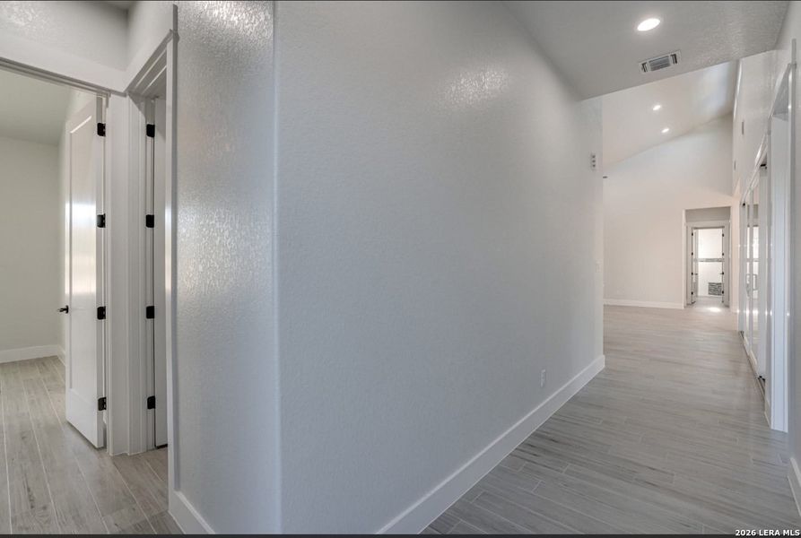 Spacious, unfurnished interior of a new home in , Selma (Image 11).