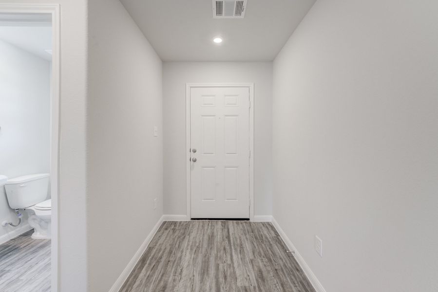 Spacious, unfurnished interior of a new home in Park Central, Mineola (Image 35).