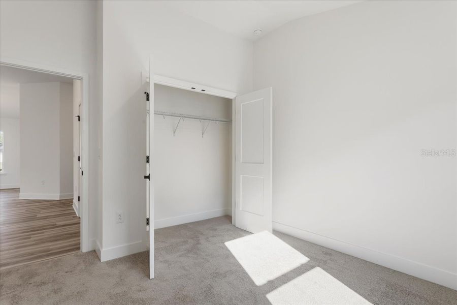 Spacious, unfurnished interior of a new home in Kirkland Farms, Alachua (Image 25).