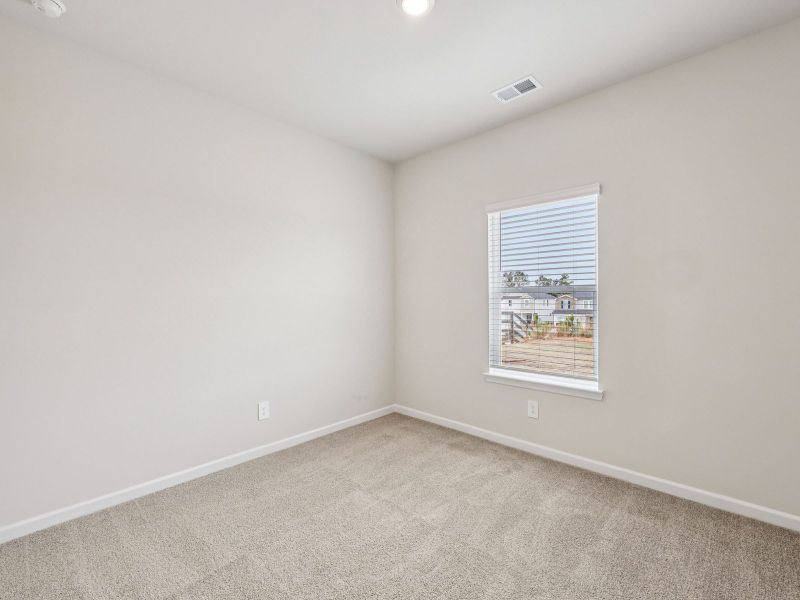 Spacious, unfurnished interior of a new home in Hawthorne Station, Atlanta (Image 19).
