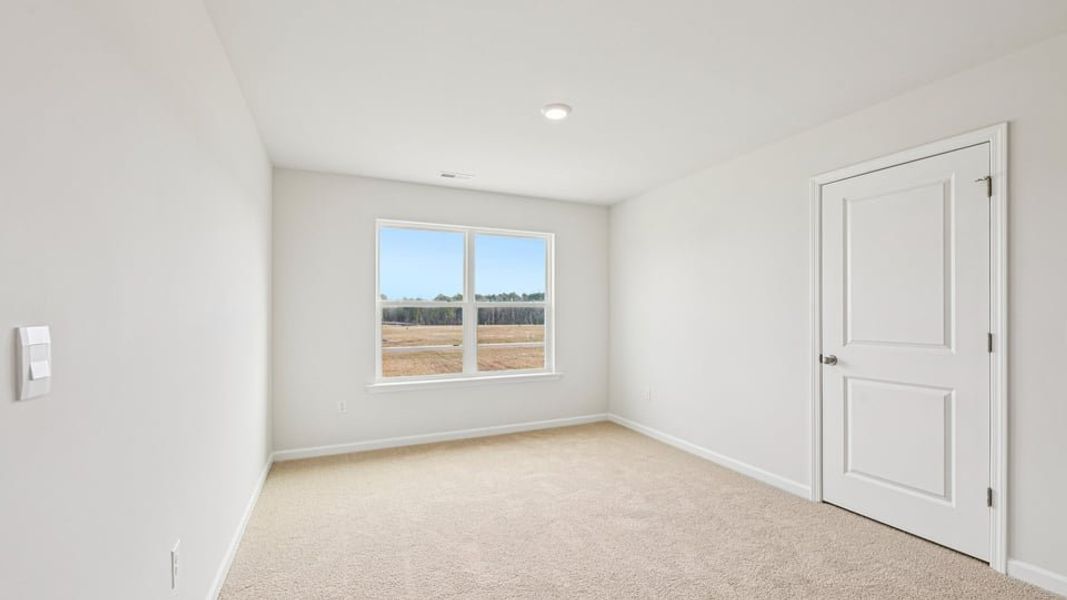 Spacious, unfurnished interior of a new home in Shahbain Reserve, Raeford (Image 31).