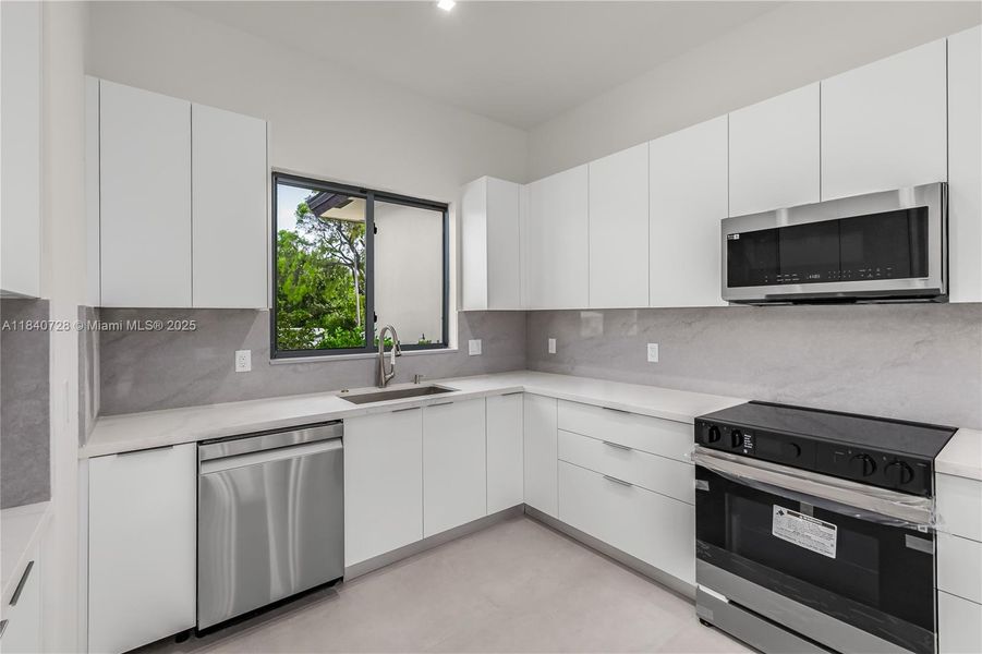 Furnished interior view inside a new home in , Biscayne Park (Image 14).