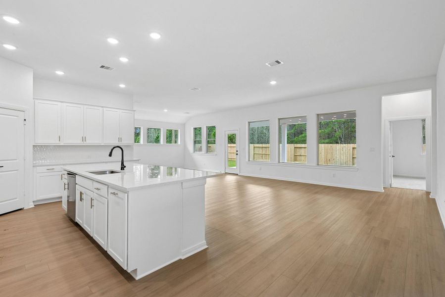 Spacious, unfurnished interior of a new home in Escondido 60', Magnolia (Image 17).