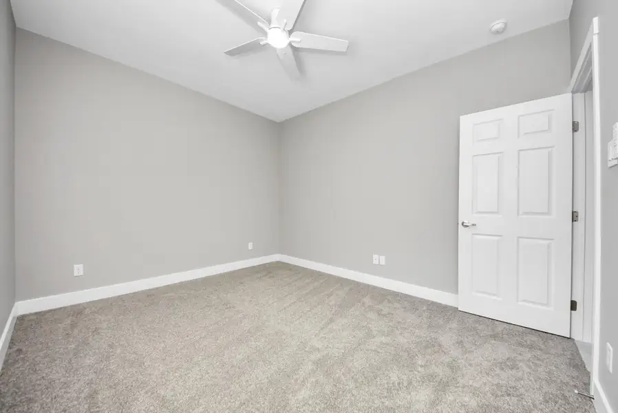 Spacious, unfurnished interior of a new home in , Baytown (Image 12).