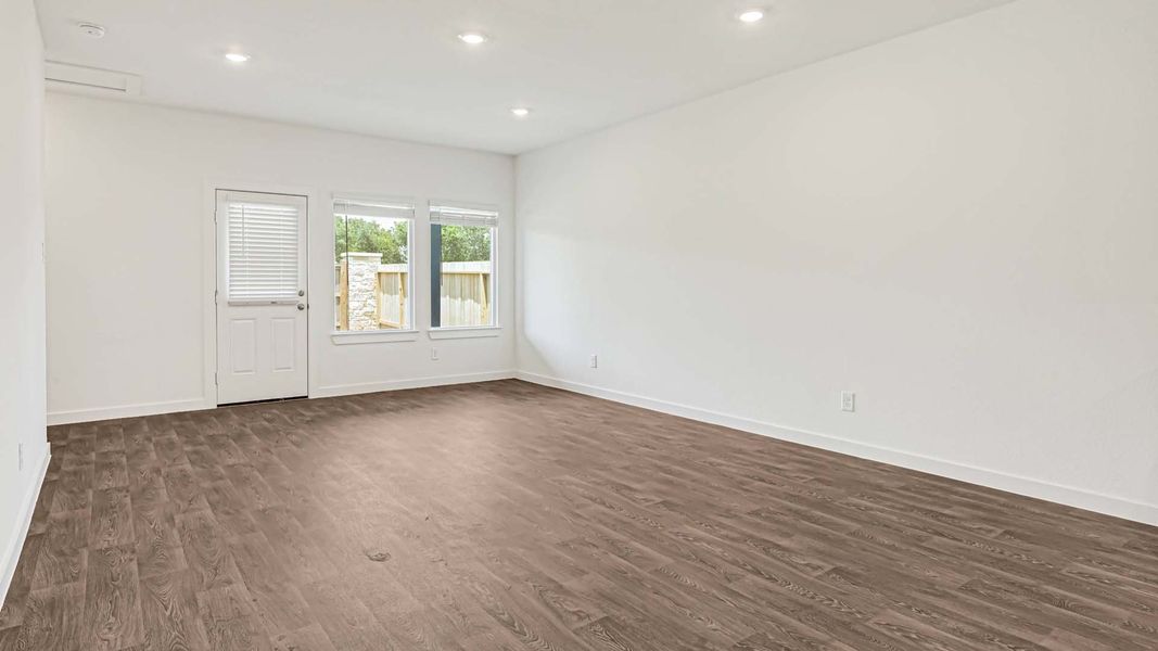 Spacious, unfurnished interior of a new home in Holly Ridge, Rosenberg (Image 28).
