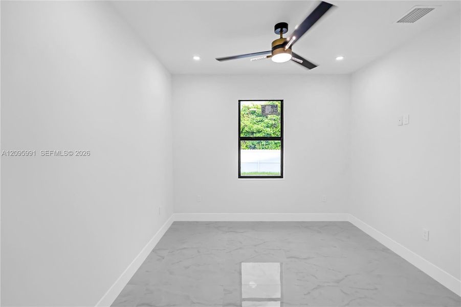 Spacious, unfurnished interior of a new home in , Cape Coral (Image 49).