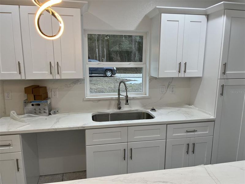 Furnished interior view inside a new home in , Ocklawaha (Image 8).