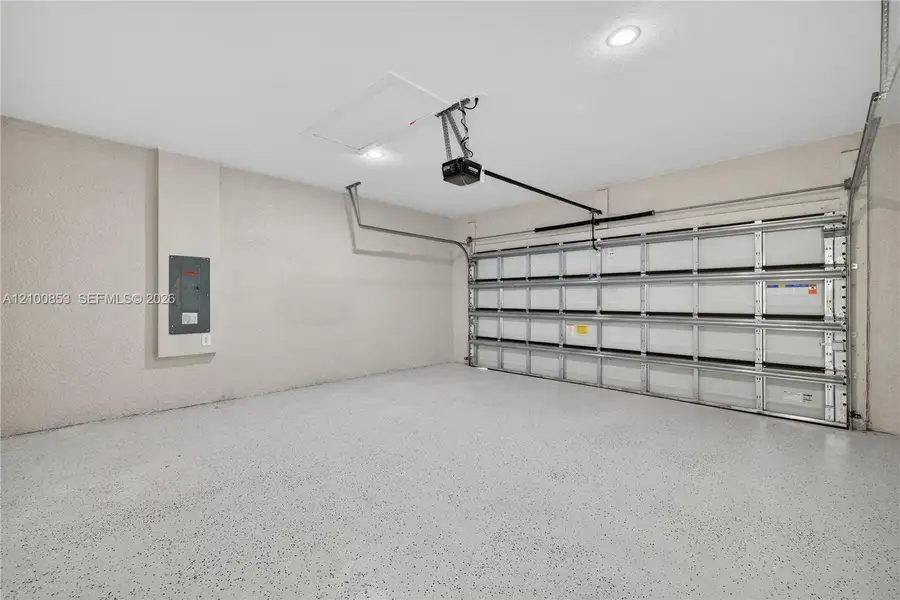 Spacious, unfurnished interior of a new home in , Lehigh Acres (Image 25).