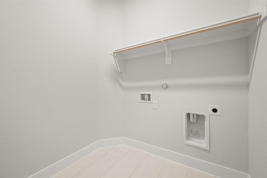 Spacious, unfurnished interior of a new home in The Retreat, Waxahachie (Image 20). Spacious, unfurnished interior of a new home in The Retreat, Waxahachie (Image 20).