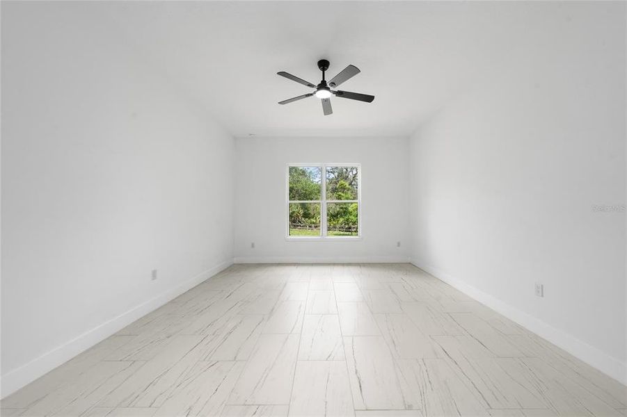 Spacious, unfurnished interior of a new home in , Orlando (Image 23).