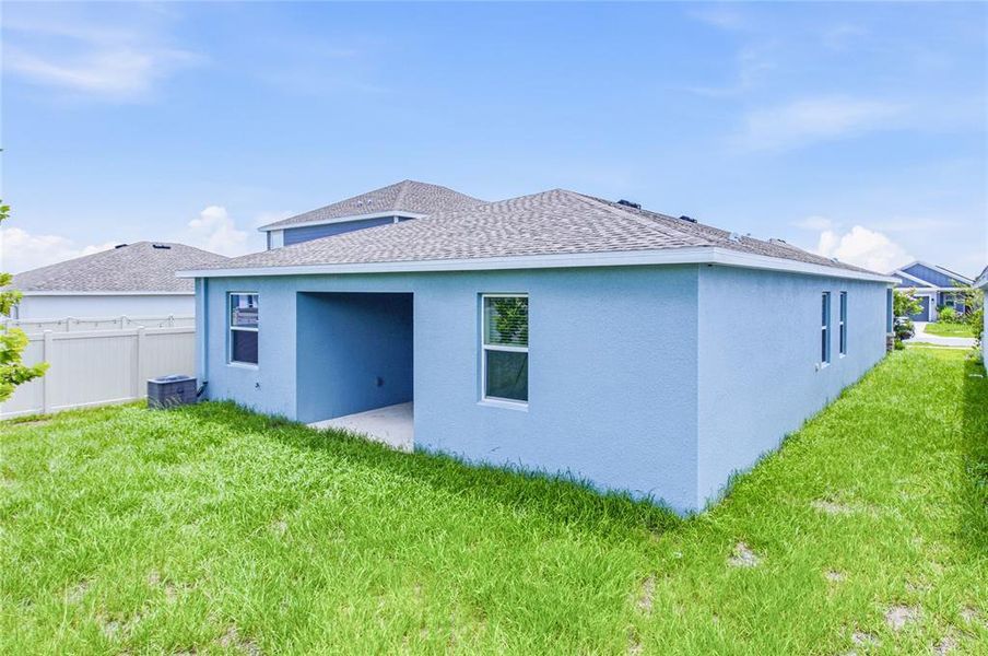 Exterior details and patio area of a home in Peace Creek Reserve, Winter Haven (Image 3).