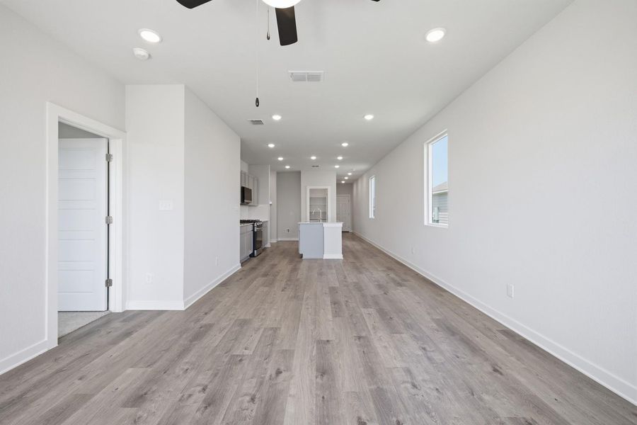 Spacious, unfurnished interior of a new home in Stallion Run, Buda (Image 19).