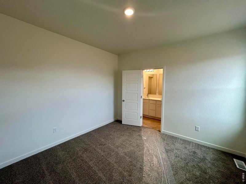 Spacious, unfurnished interior of a new home in Hudson Hills, Hudson (Image 11).