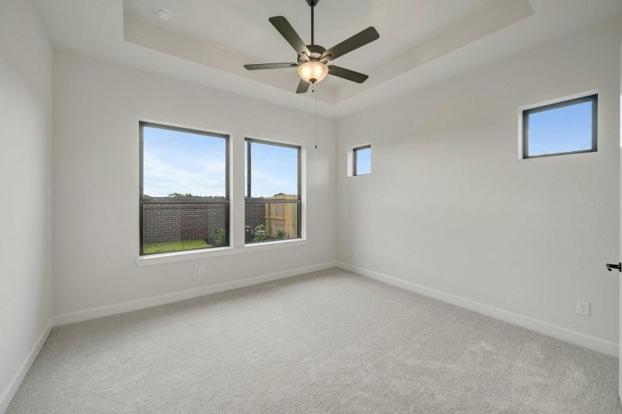 Spacious, unfurnished interior of a new home in Sienna - Grove Collection, Missouri City (Image 36).