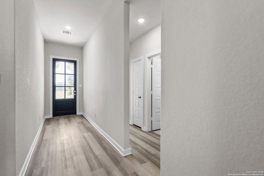 Spacious, unfurnished interior of a new home in Stillwater Ranch 45', San Antonio (Image 31).