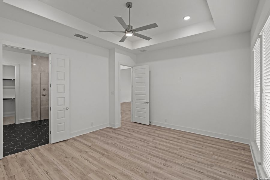 Spacious, unfurnished interior of a new home in , San Antonio (Image 31).