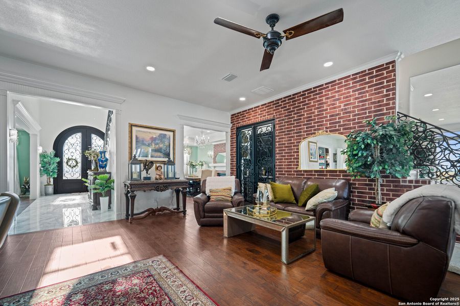 Furnished interior view inside a new home in , Kenedy (Image 16).