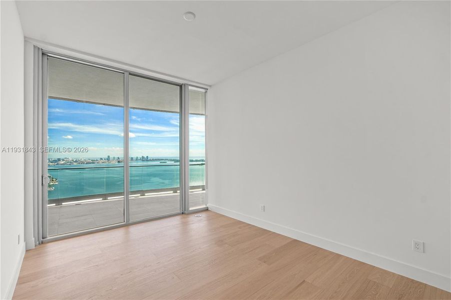 Spacious, unfurnished interior of a new home in Una Residences, Miami (Image 30).