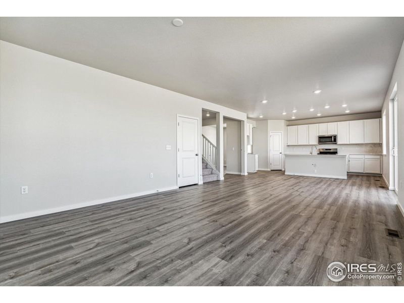 Spacious, unfurnished interior of a new home in Prairie Song, Windsor (Image 8).
