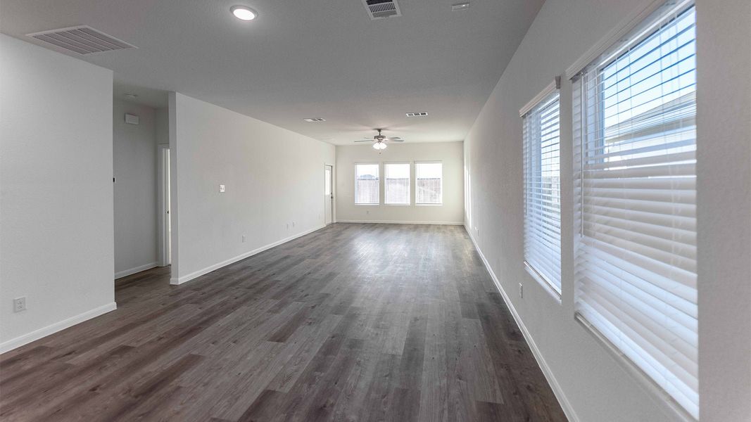 Spacious, unfurnished interior of a new home in Sunset Oaks, Maxwell (Image 19).