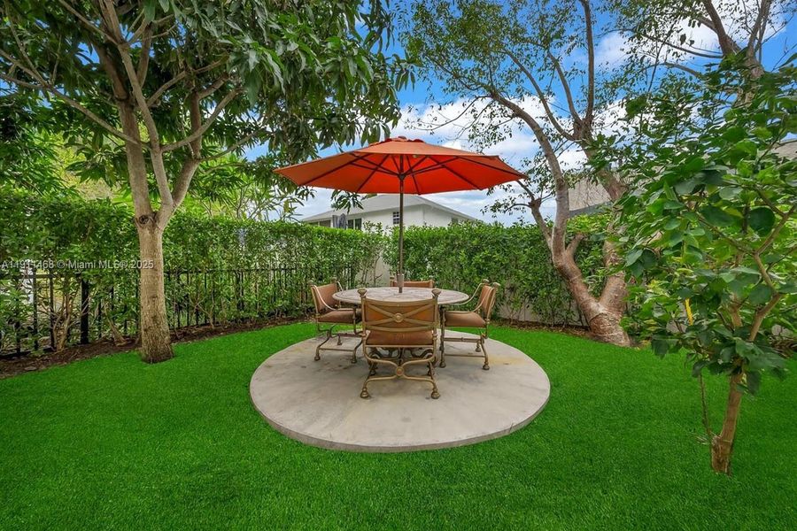 Community amenities in , Marco Island (Image 38).