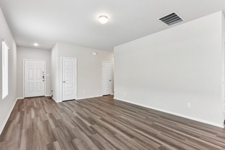 Spacious, unfurnished interior of a new home in Edgebrooke, Pflugerville (Image 12).