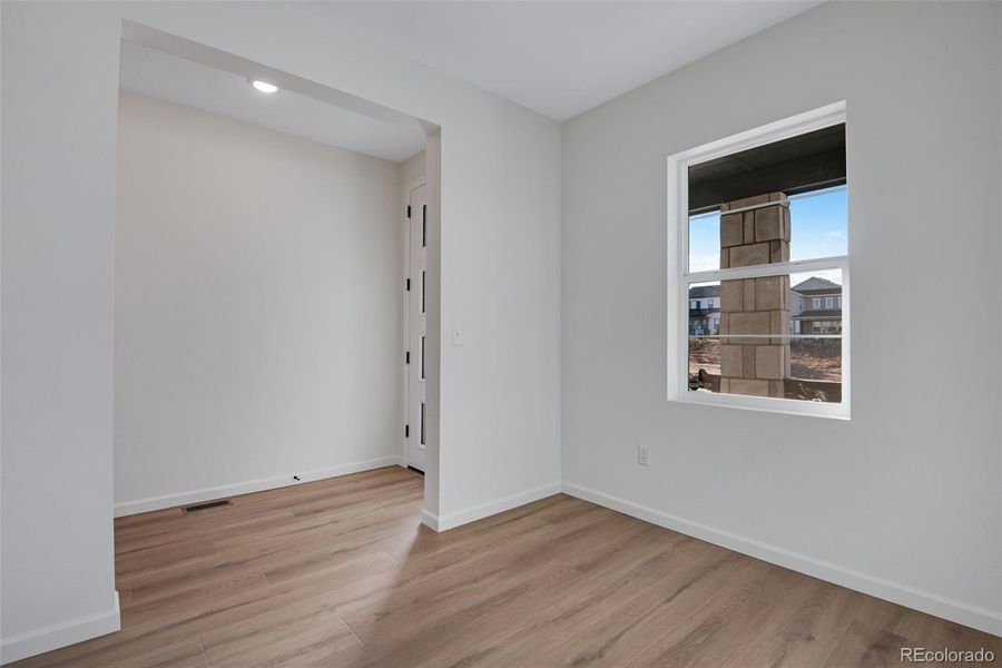 Spacious, unfurnished interior of a new home in Prelude at Sterling Ranch, Littleton (Image 34).