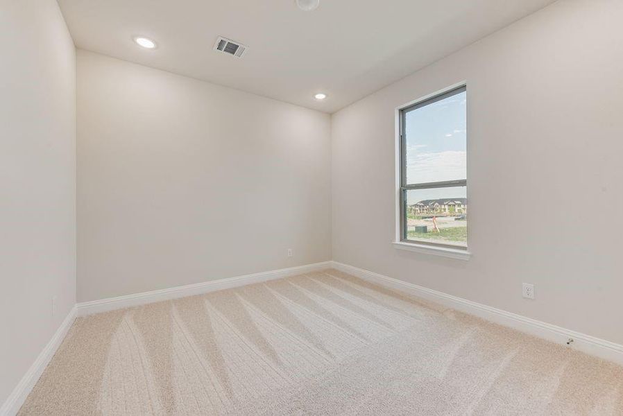 Spacious, unfurnished interior of a new home in Bayside, Rowlett (Image 29).