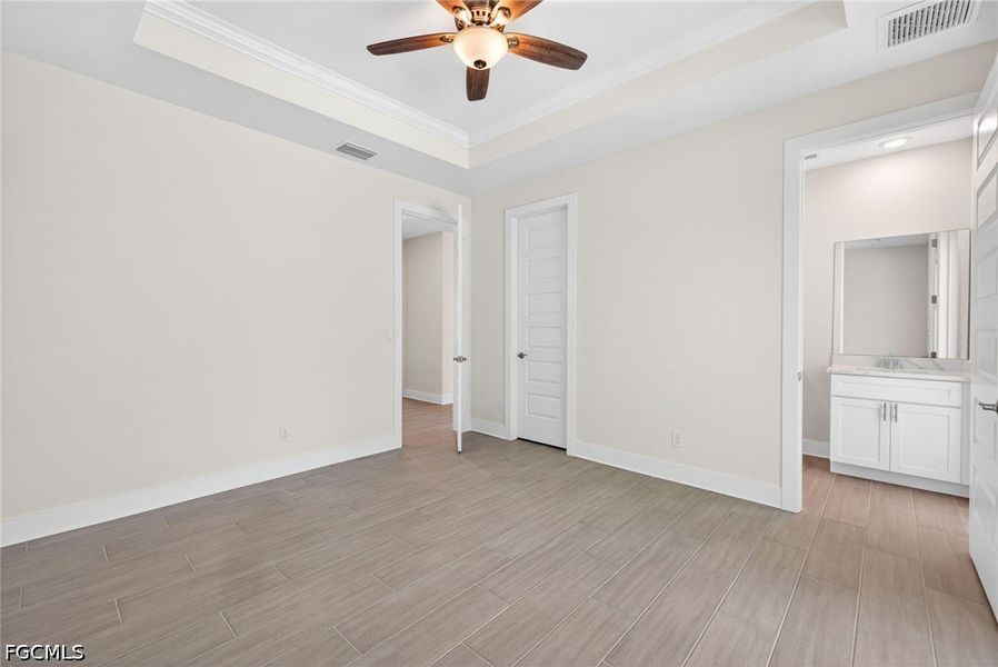 Spacious, unfurnished interior of a new home in Cape Coral, Cape Coral (Image 31).